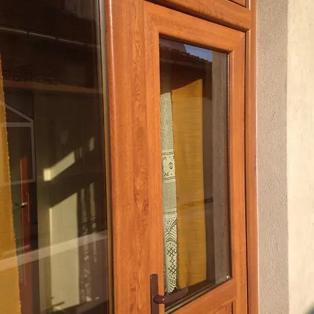 ホームステイ Keranchevi サンダンスキ